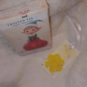 SUSPENSION PARFUMEE